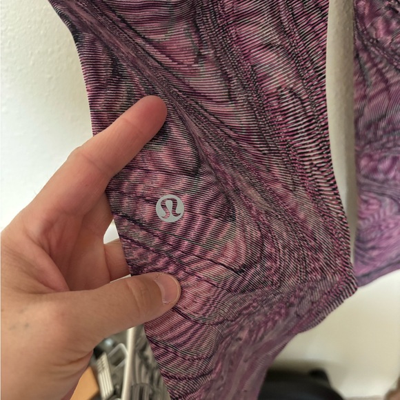 Lululemon - Picture 3 of 4